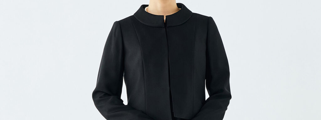 お顔周りを引き立てるロールカラージャケット　ユキ トリヰ ファインフォーマル