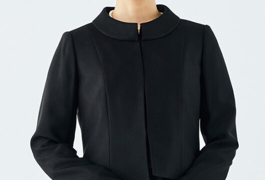 お顔周りを引き立てるロールカラージャケット　ユキ トリヰ ファインフォーマル