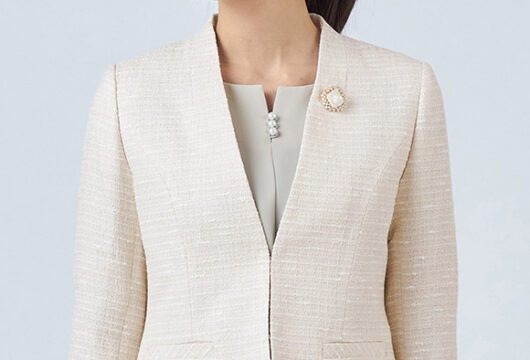 きちんと感のあるパンツスーツ　イギン ジブリーヌ