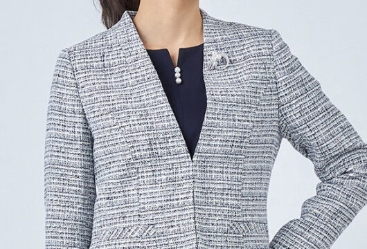 きちんと感のあるパンツスーツ　イギン ジブリーヌ