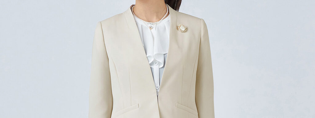 軽やかな着心地のパンツスーツ　イギン ジブリーヌ