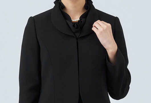 フリルで印象を変えて　ユキ トリヰ ファインフォーマル